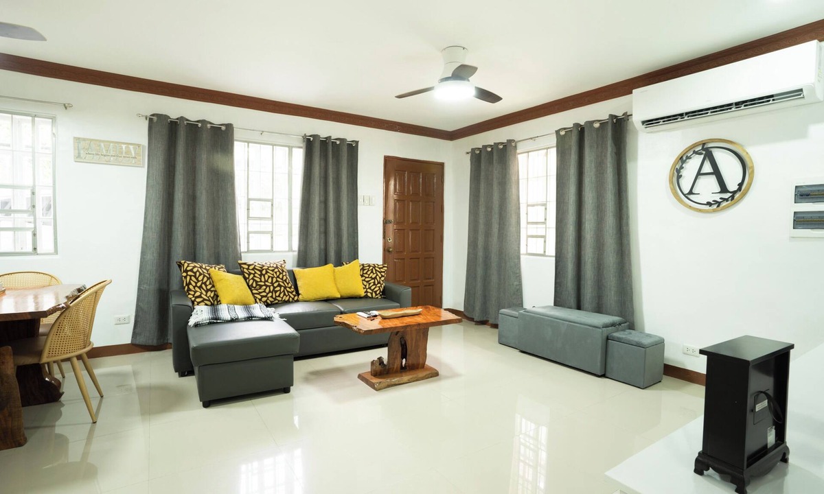 Guadalupe House | Enjoyable 3-bedroom bungalow with AC in vibrant Cebu City