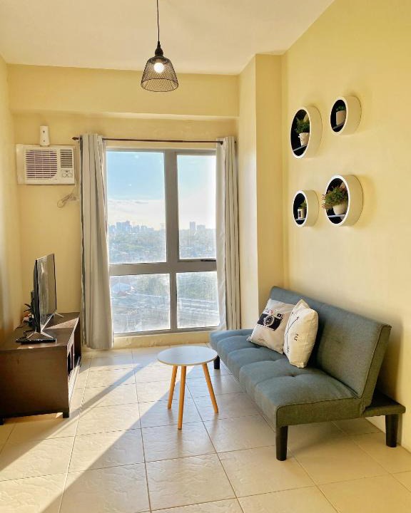 Muntinlupa Apartment | Entire Condominium City view