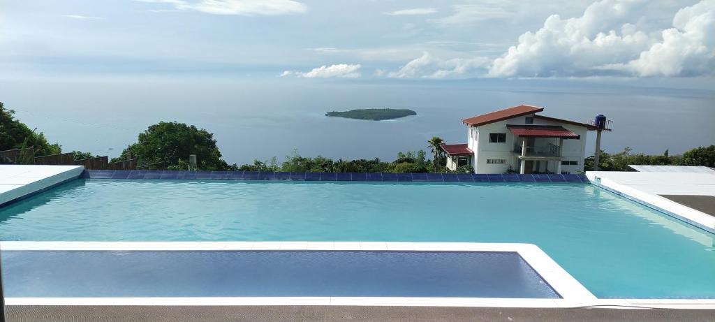 Oslob House | Exclusive SCIA Hills Resort