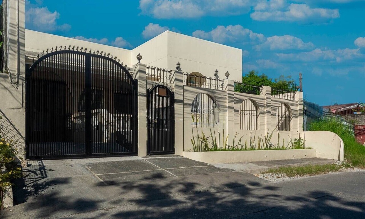 Mandaue House | Executive Hilltop Cebu Retreat - 6Bed 2Bath w/Private Assistant
