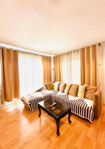 Polomolok House | Feel at Home Polomolok WiFi 300mbps Netflix 75in TV
