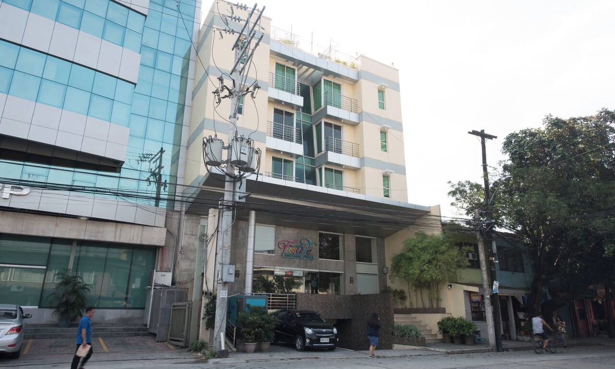 Palanan Hotel | Festive Hotel Makati