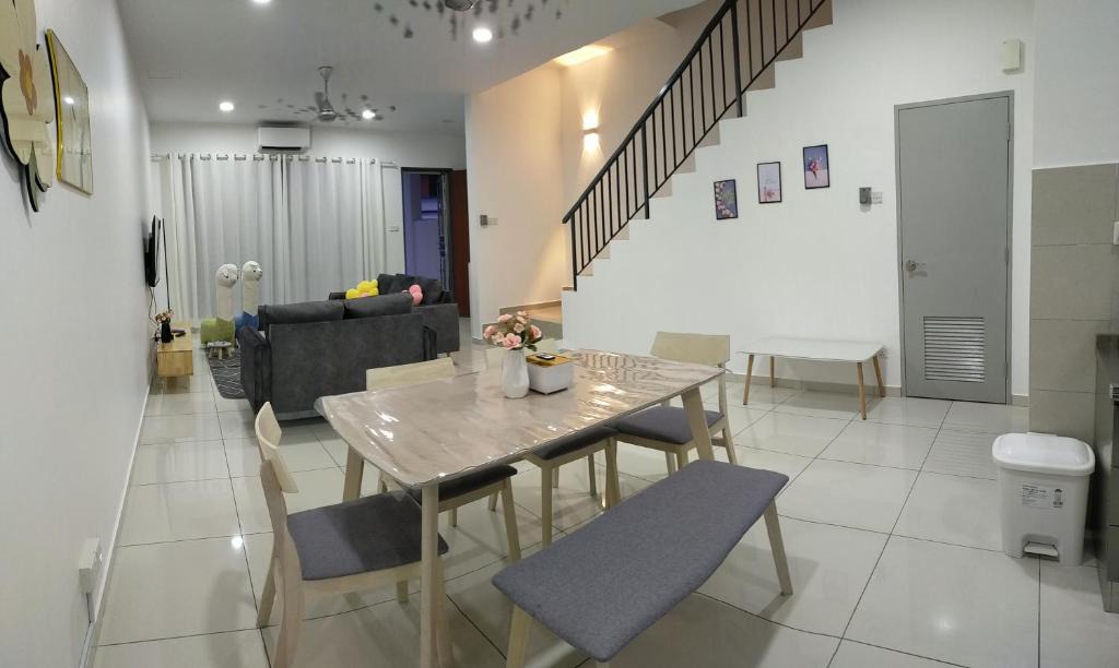 Tebrau House | Four Leaf Clover Residence Austin Crest JB