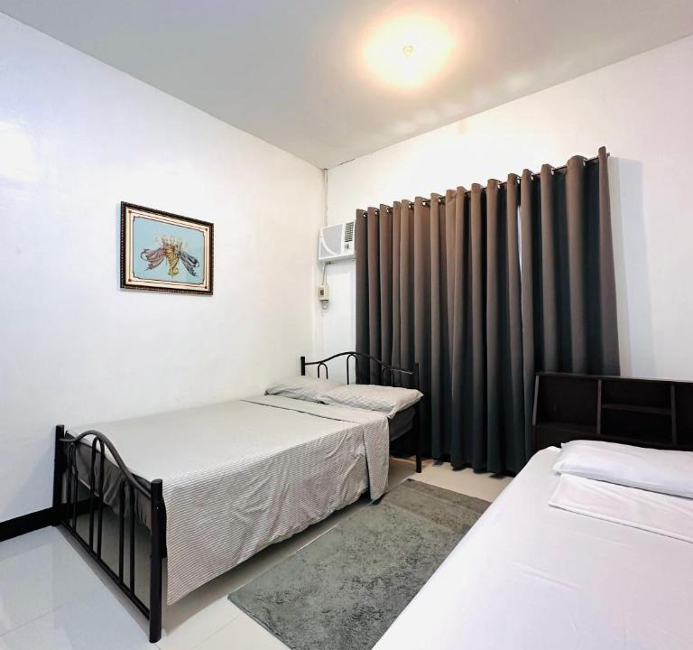 General Santos House | Fully Air Conditioned Home Big Parking Gated Wi-Fi 24H Security