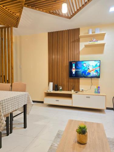 Compostela Apartment | Fully-Furnished Compostela House with Carpark, WiFi, Netflix