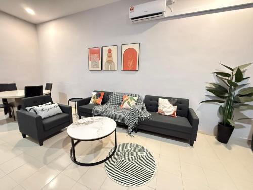 Kuantan House | FunkyVila3 8PAXNear188Tower, ArtStreet, HTAA