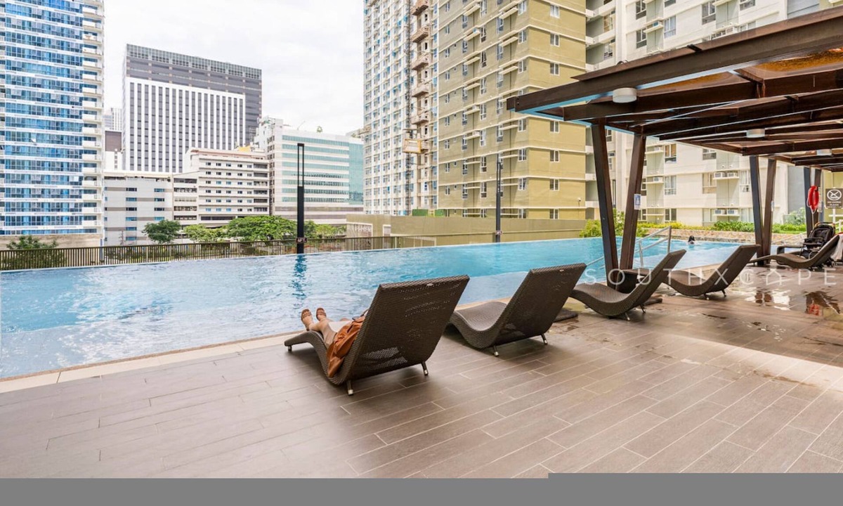 Cebu Apartment | Furnished Studio | City View, WiFi, Netflix and Pool