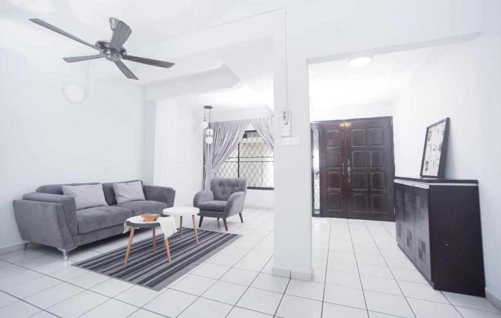 George Town House | Green Lane by Plush