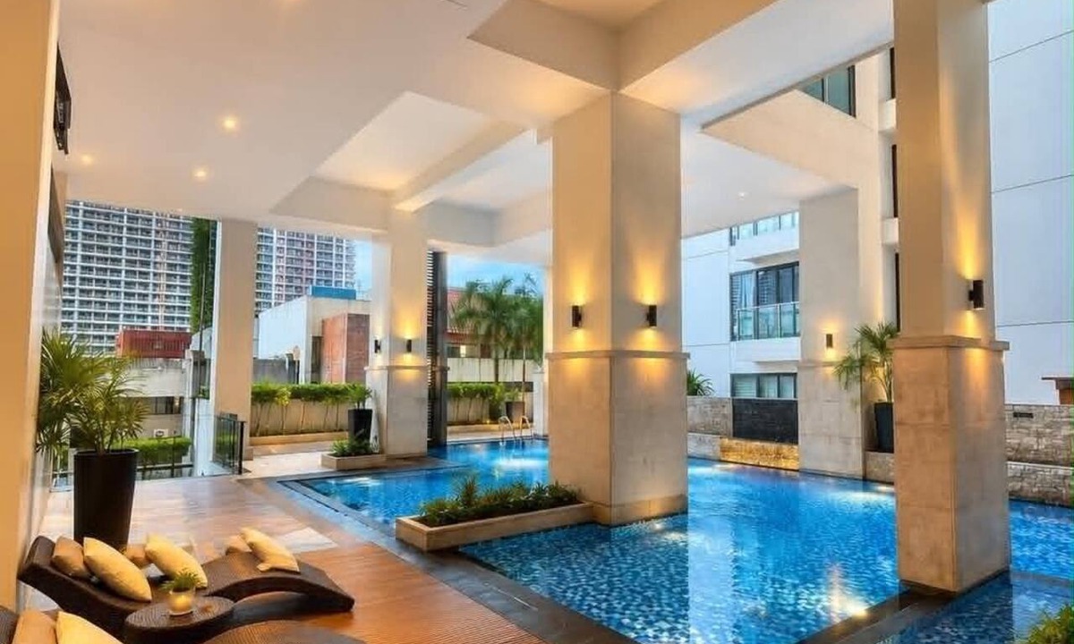 Legazpi Village Condo | Greenbelt Hamilton, 10 minutes walk to Glorietta, Landmark etc