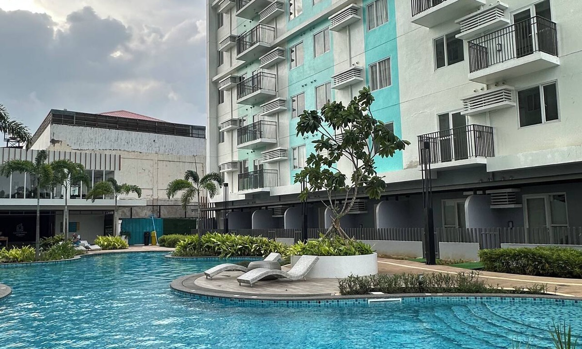 Mandaue Condo | Ground Floor Studio with Patio and Pool View at Casa Mira Towers, Mandaue
