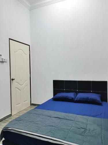Kampung Hutan Palas Hotel | Guesthouse Kodiang 1 Private Bedroom near Pekan Kodiang by D'Aleena Homes