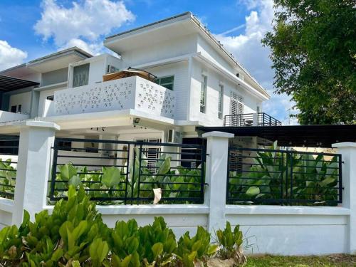 Ulu Tiram House | Heliconia Home 17 Pax AEON Tebrau JB