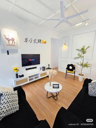 Kluang House | HeyLavie 8pax-Movies-Game- Water Dispenser