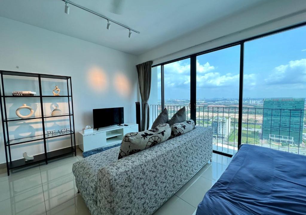 Shah Alam Apartment | High Floor Suite at Trefoil Setia Alam