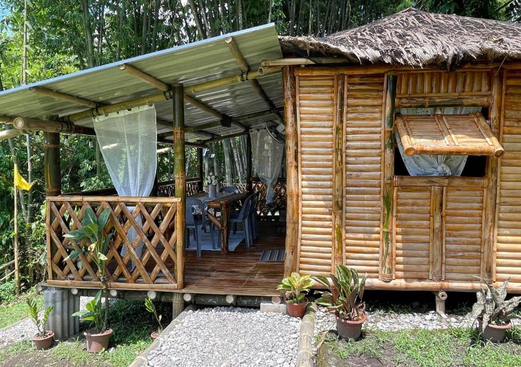 Murcia House | Hillcreek's Riverside Hideaway