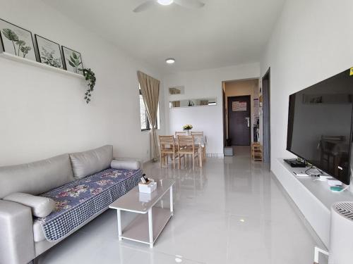 Gelang Patah Apartment | Holiday Home at Forest City-TV Box-2BR1B 1-3 pax 1201