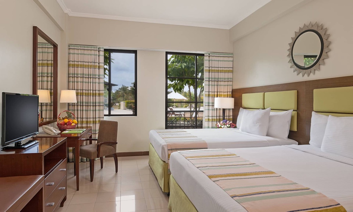 Malvar Hotel | Holiday Inn Hotel & Suites Batangas Limapark, an IHG Hotel