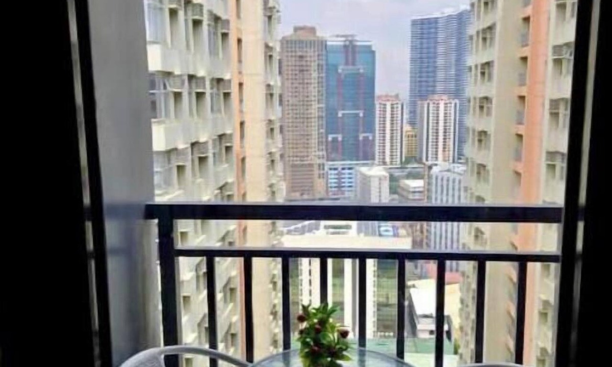 Legazpi Village Apartment | Home of the GoodVibes in Makati. Your home in the city center!