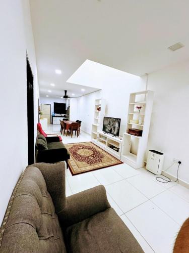 Taman Sri Serdang House | Homestay 1 Storey Serdang UPM MAEPS MARDI IOI CITY MALL