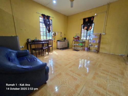 Pasir Puteh House | Homestay Kak Ana