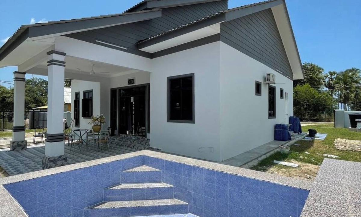 Kampung Telaga Nibong House | Homestay PCB. 5 minute walk to the Pantai Cahaya Bulan Beach