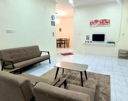 Miri Villa | Homestay Riam Emart
