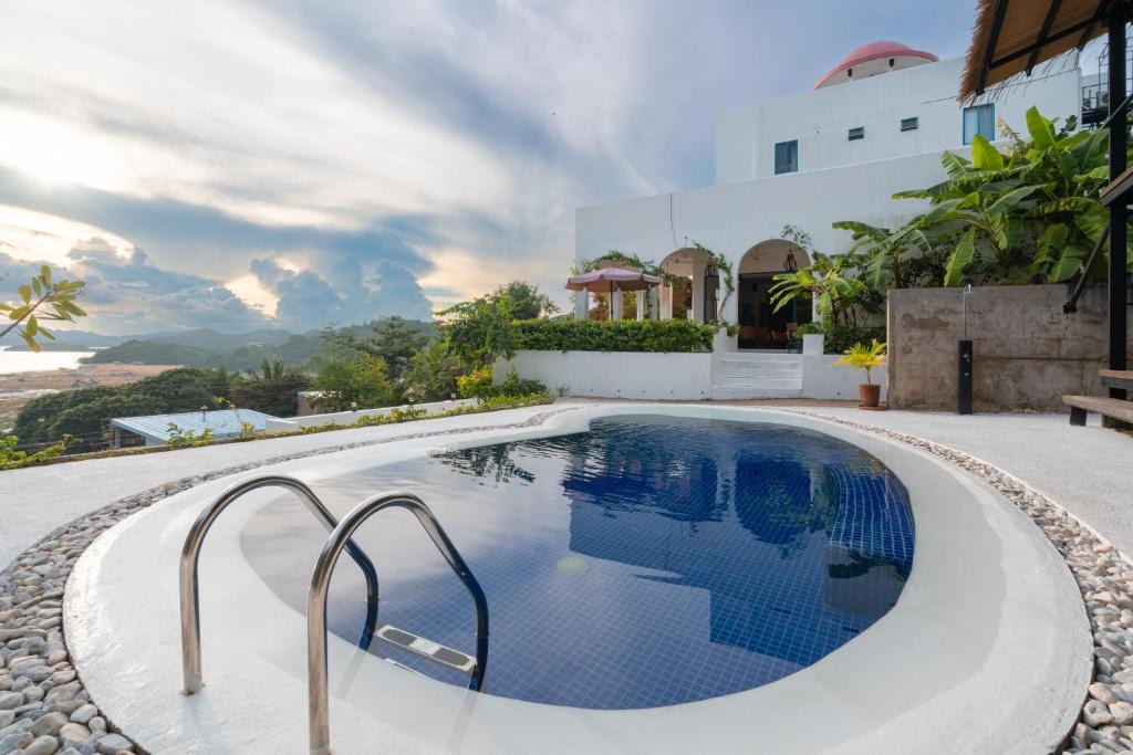 Coron Town Proper Hostel | Hop Hostel