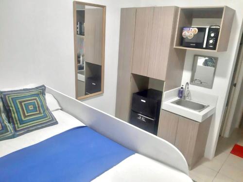 Highway Hills Hotel | Hotel in Mandaluyong