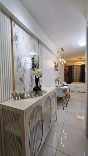 Poblacion District Apartment | Hotel - Style Studio with balcony Davao City