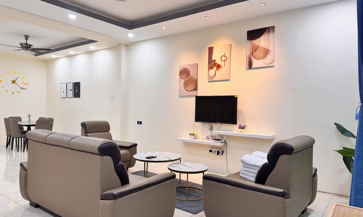 Ipoh House | Howie Home near Ipoh Airport and Sam Poh Tong Temple and AEON Mall Station 18.
