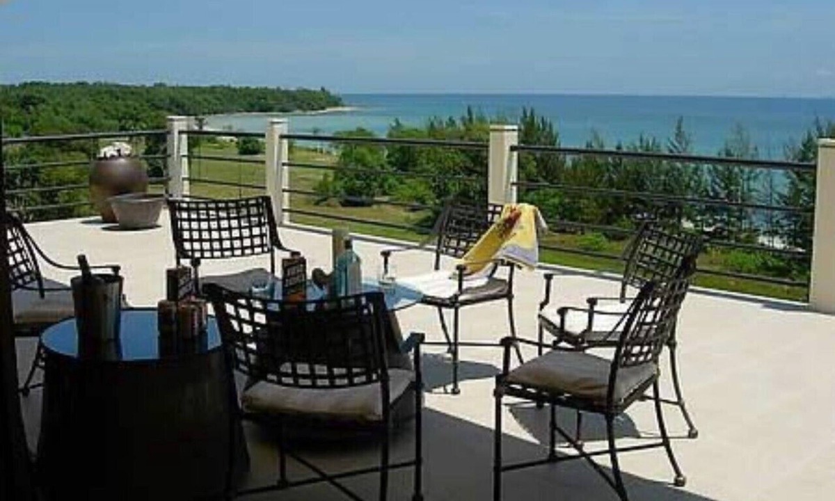 Kudat Villa | Huge Sunset Suite Room with amazing sea and garden view