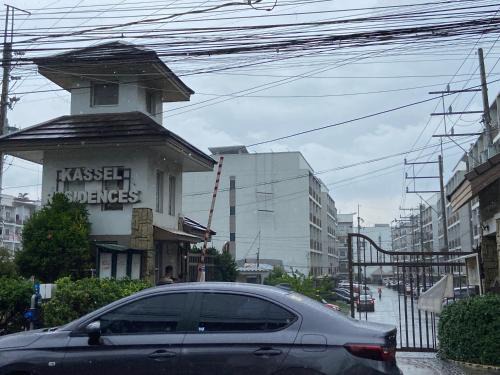 Moonwalk Apartment | Hungary109 Service Apartments Near Airport at Kassel Residences