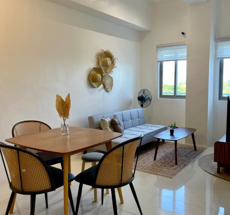 Mandurriao Apartment | Iloilo Sunset View with Grand Living Space