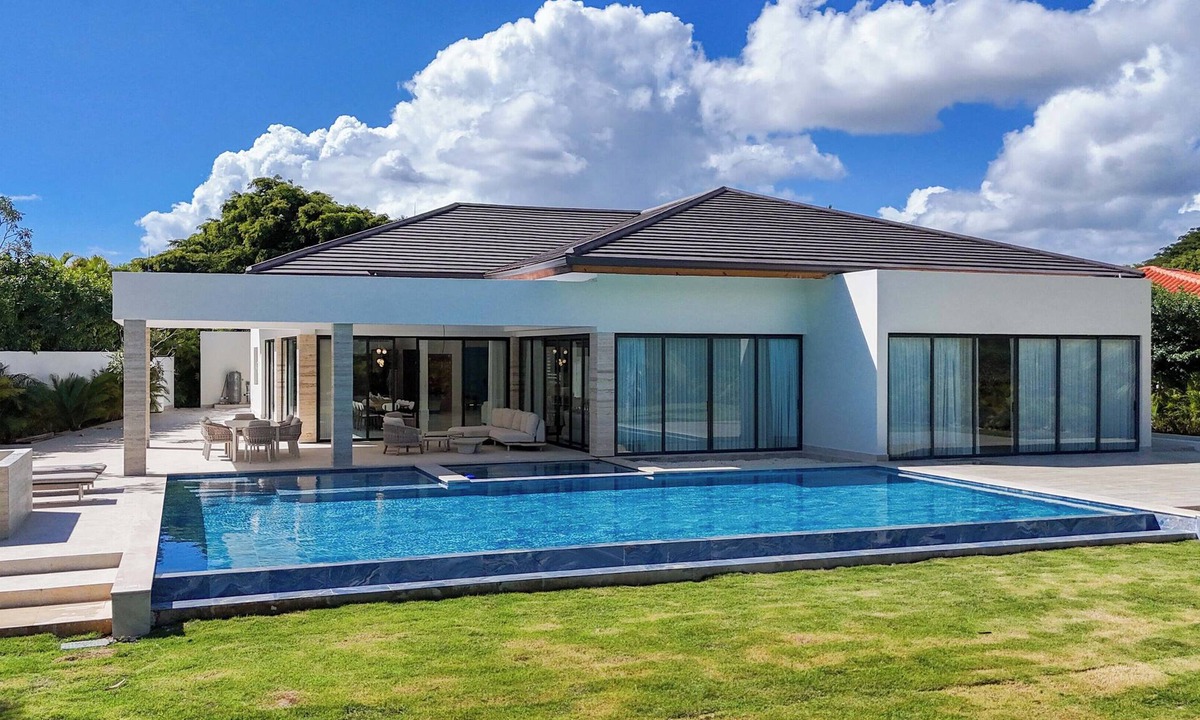 Los Lagos Villa | Impressive villa in located in a country house for vacation.
