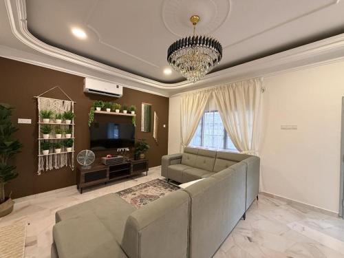 Taman Rapat Damai Villa | Ipoh Fairy Four Pool Villa By Verve