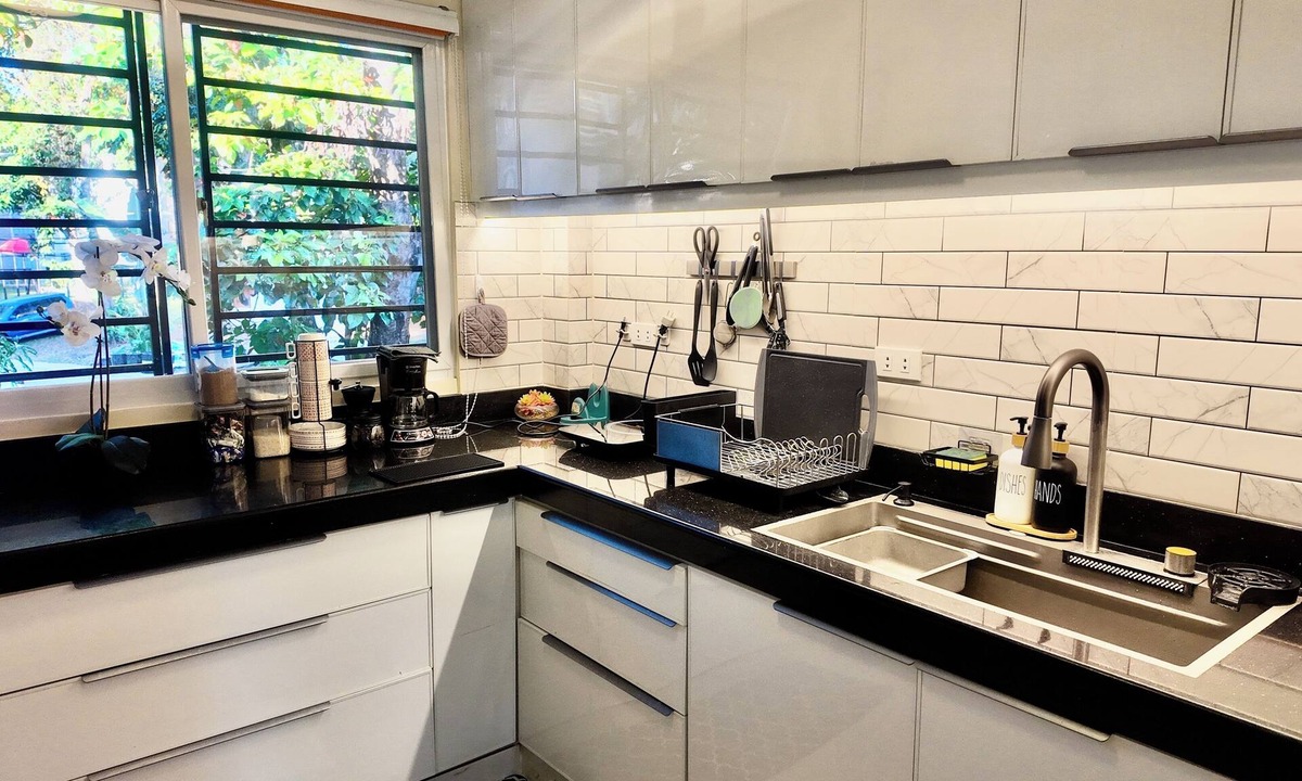 Antipolo Condo | J&J Antipolo Place 2BR with Netflix & Karaoke