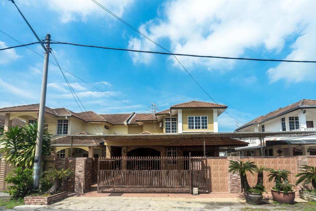 Paya House | Jen PD Homestay - Unique, Antique House NO WIFI