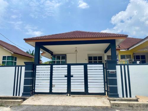 Pelindung House | Jenhan Homestay Kuantan - Semi-D, Indoor Kids Playground