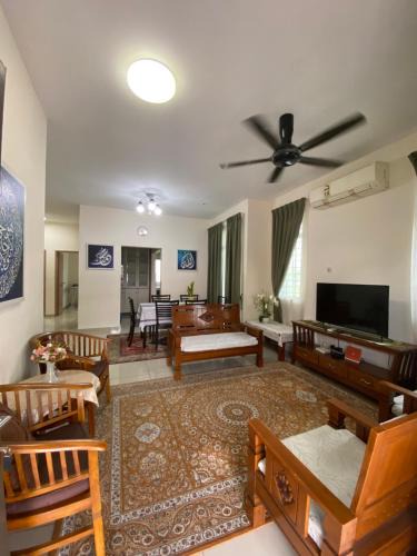 Jenjarom House | jm homestay semi d deluxe