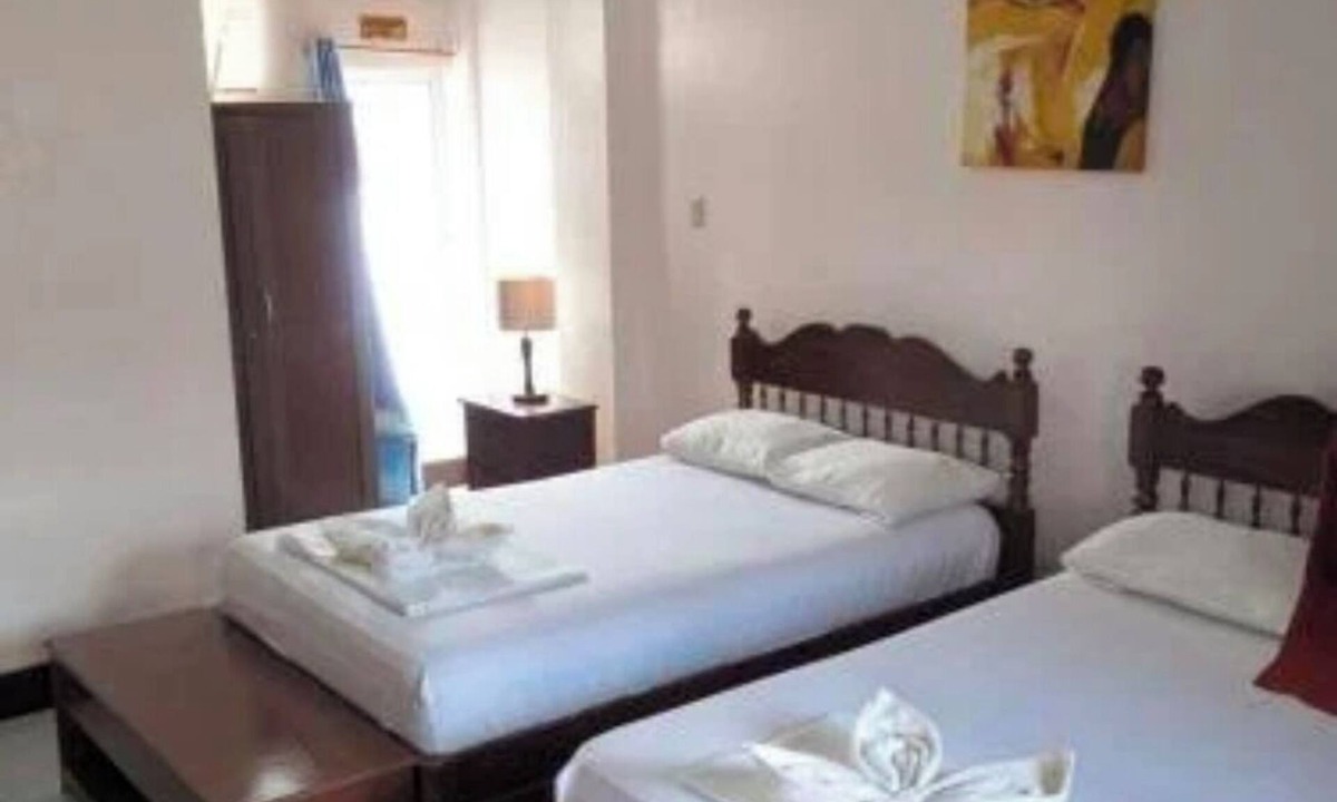 Padre Burgos Hotel | JMRN Pensione Inn