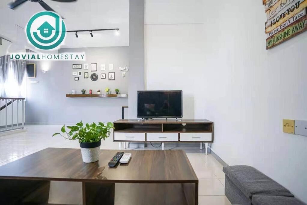 Desa Titi Panjang House | Jovial Modern Stylish Townhouse 8pax - BM Icon City