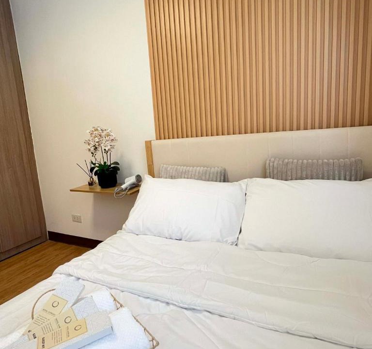Sasa Apartment | Js Place at Arezzo Place Davao