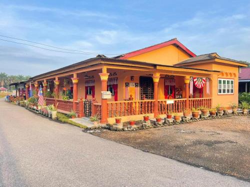 Kampung Melayu Raya House | Kak Yah Homestay Gunung Ledang