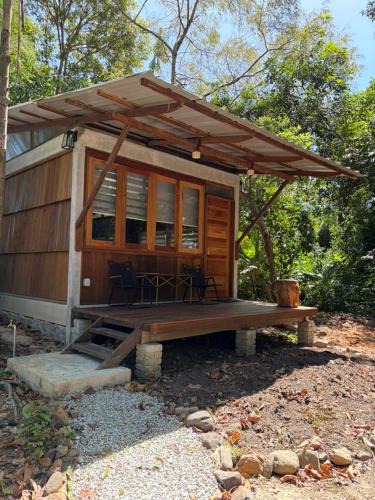 Air Hangat House | Kebun Lisdtari Farmstay Forest Cottage