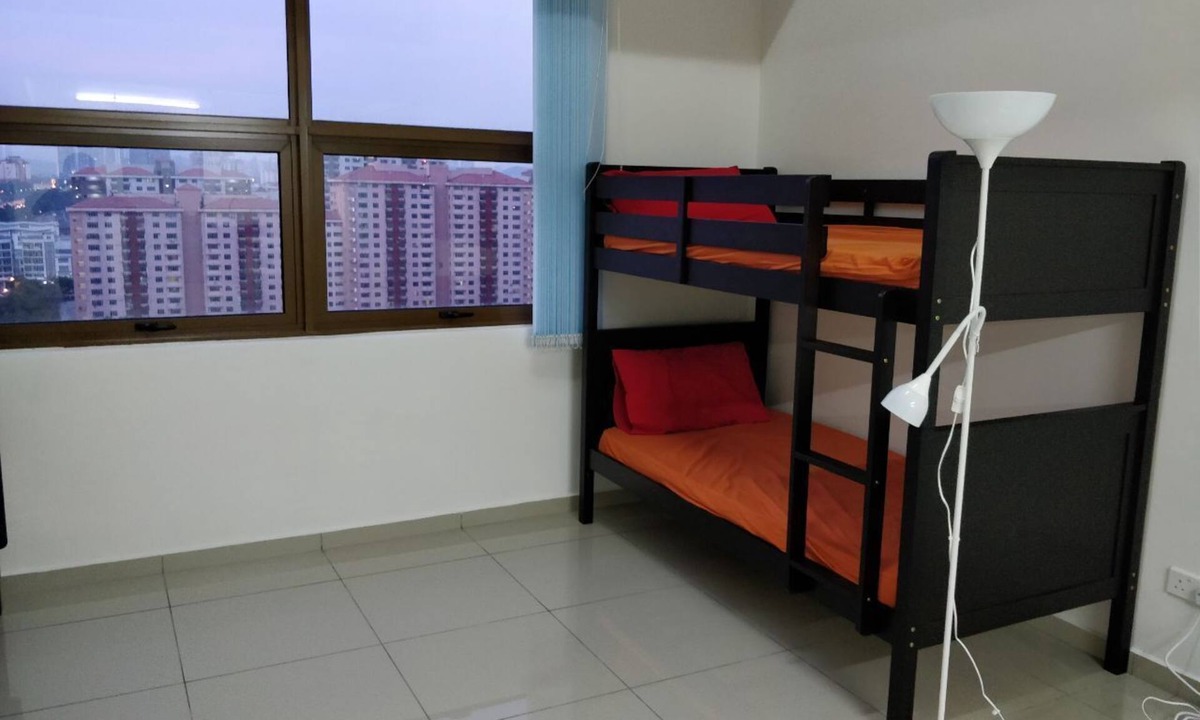 Petaling Jaya Apartment | KJ Group Space (Air Conditioned, Connects to Airport, Fast WiFi, Near Amenities)