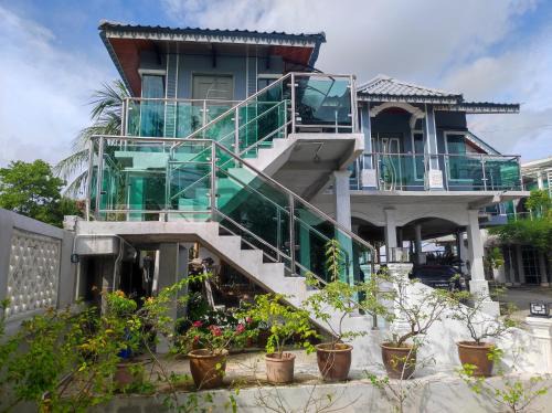Kampung Kedawang Hotel | Ku's Roomstay 2 - Free Wifi & Netflix
