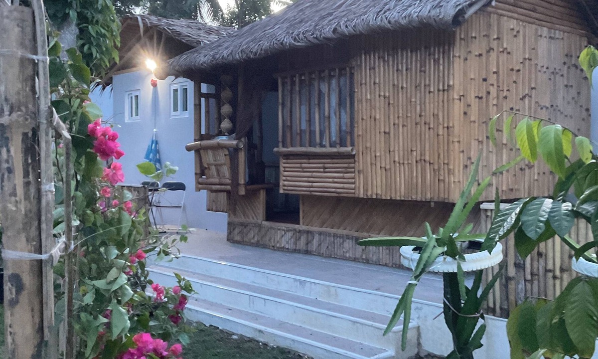 Dauis Cabin | Kubo A, Loft (M&K’s Guest House)