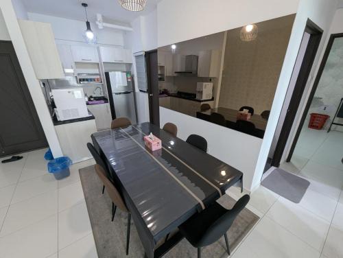 Ayer Keroh Apartment | Kyra The Heights Residence Condo Ayer Keroh Melaka WiFi, Netflix & Pool