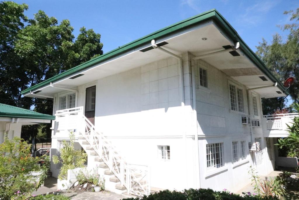 Binuclutan House | La Casa Blanca Binoclutan