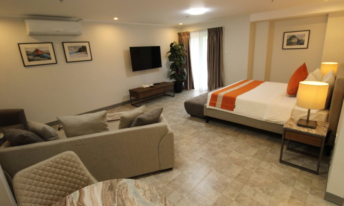Malabanias Condo | La Grande Residence - Deluxe Suite A